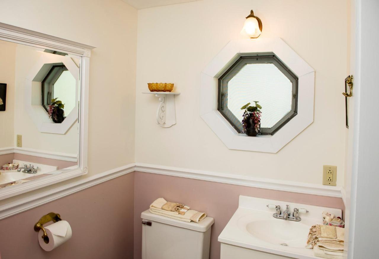 Anne'S White Columns Inn Bar Harbor Bagian luar foto