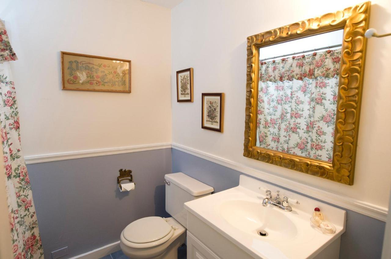 Anne'S White Columns Inn Bar Harbor Bagian luar foto
