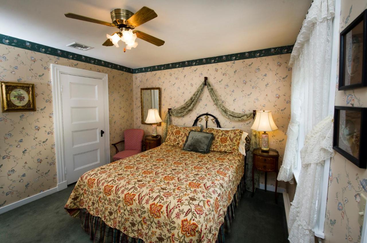 Anne'S White Columns Inn Bar Harbor Bagian luar foto