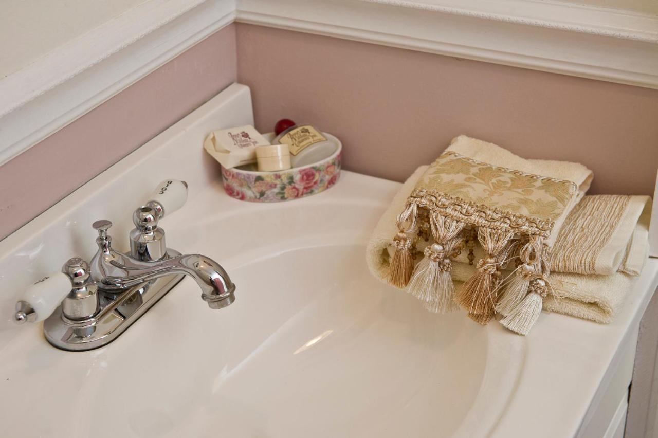 Anne'S White Columns Inn Bar Harbor Bagian luar foto